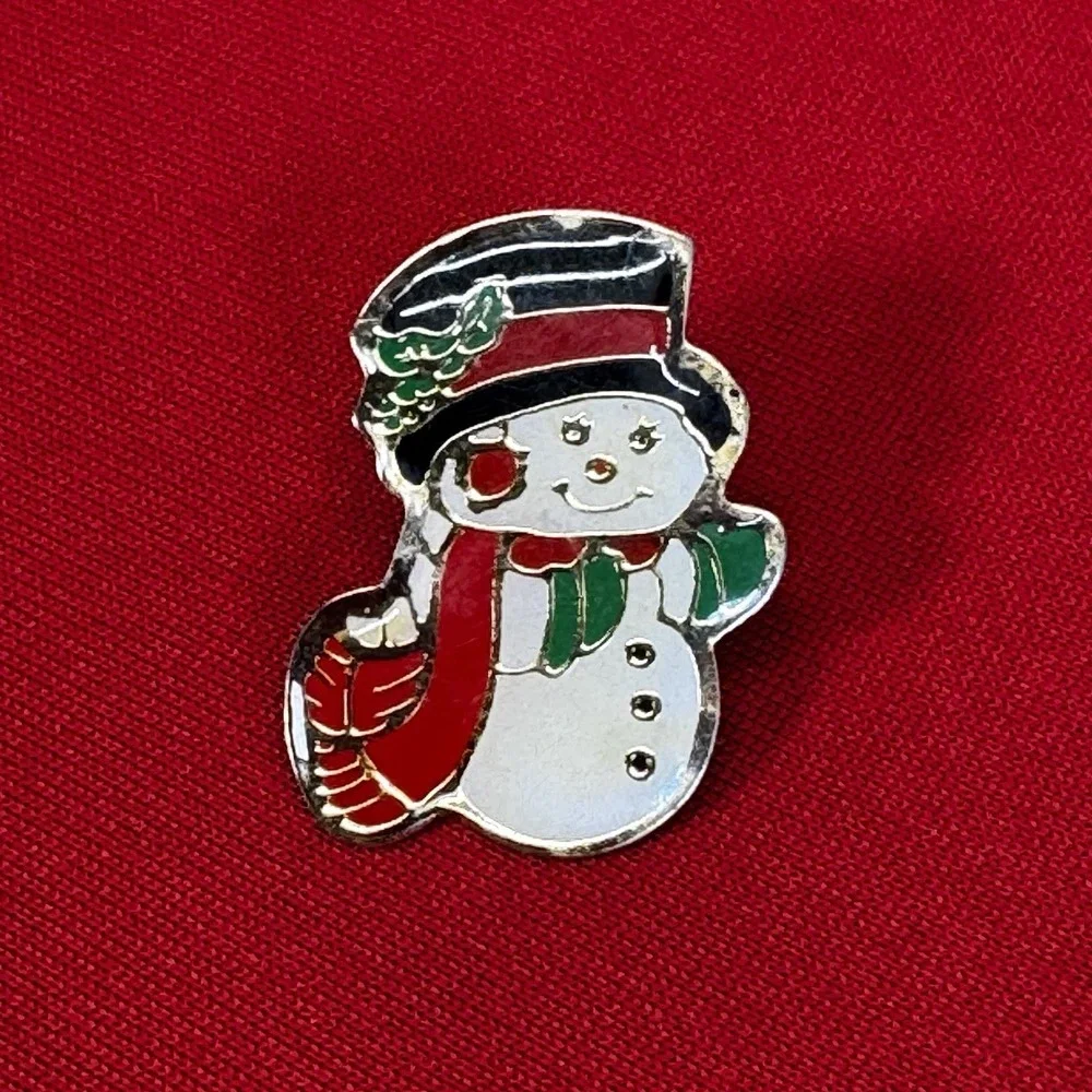 Vintage Enamel‎ Snowman Frosty Holiday Christmas Brooch Pin Holly Top Hat Scarf